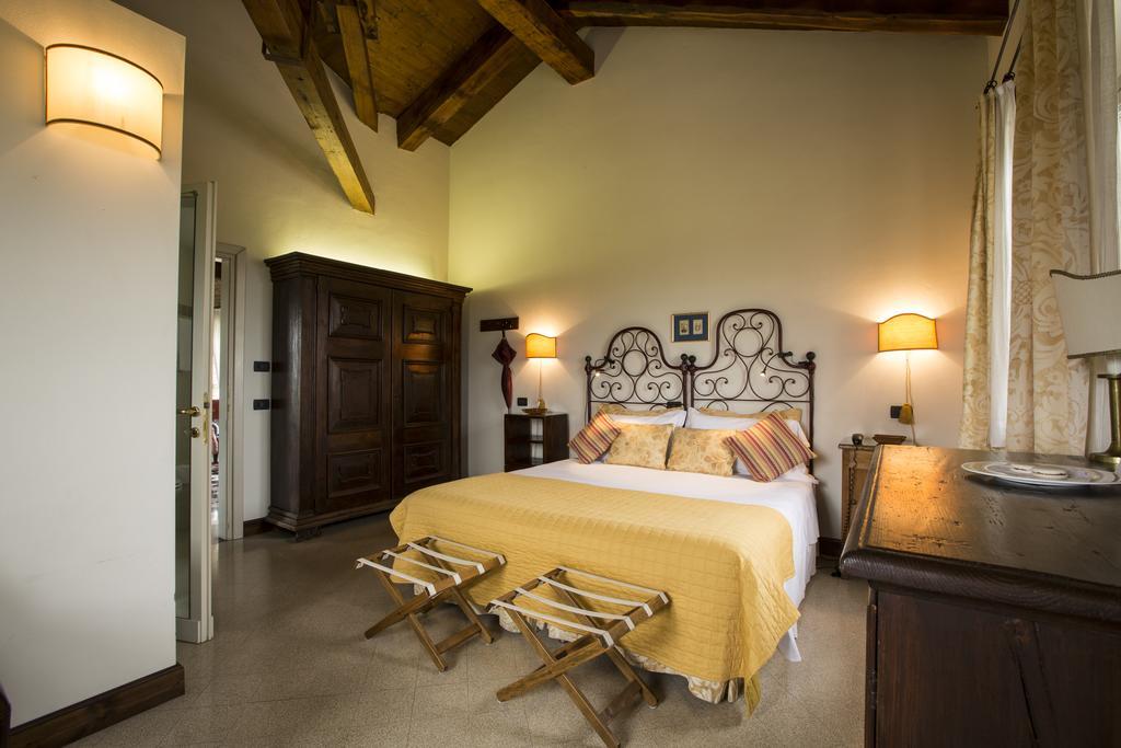 Locanda Del Pilone Алба Екстериор снимка