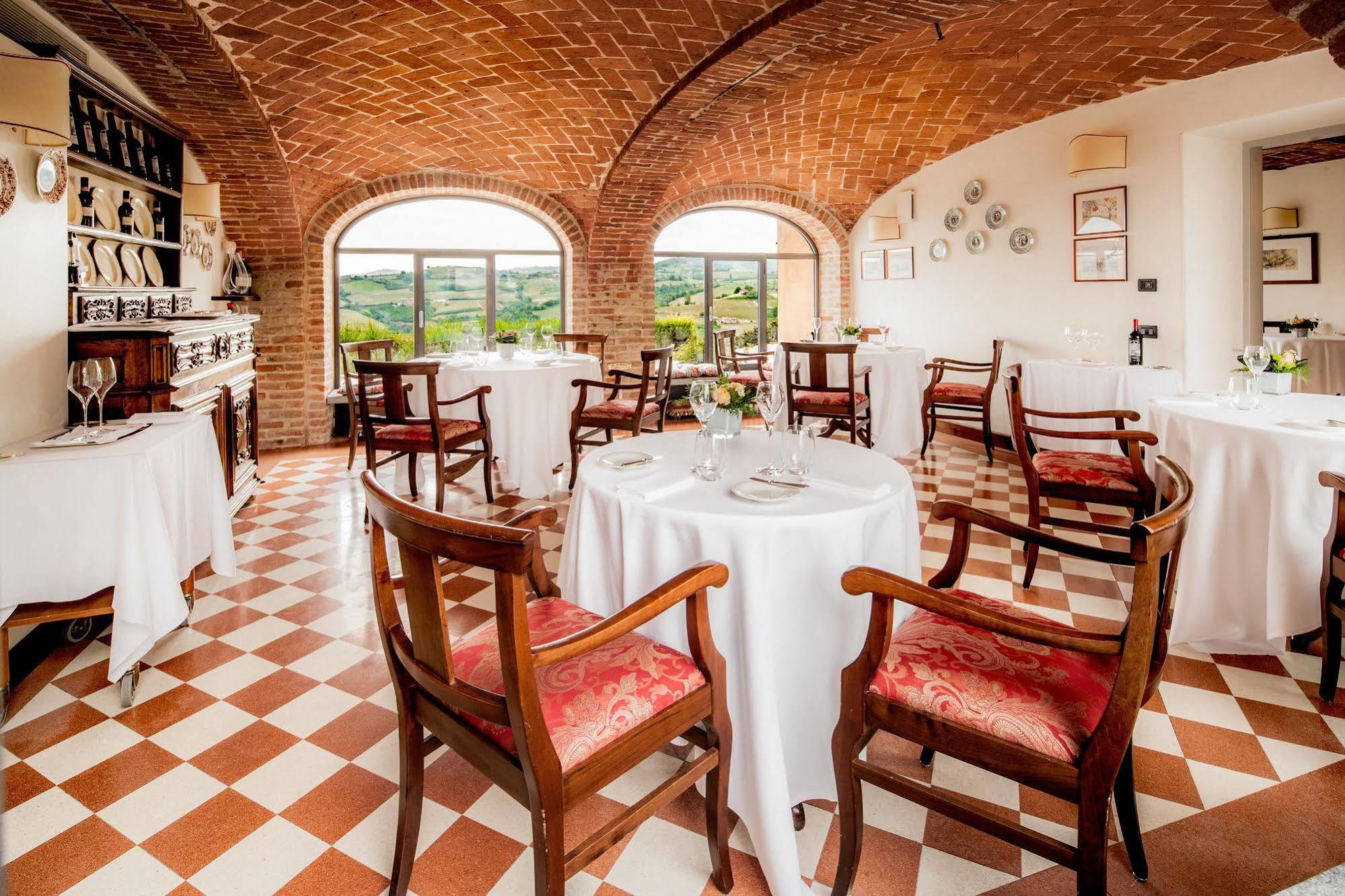 Locanda Del Pilone Алба Екстериор снимка