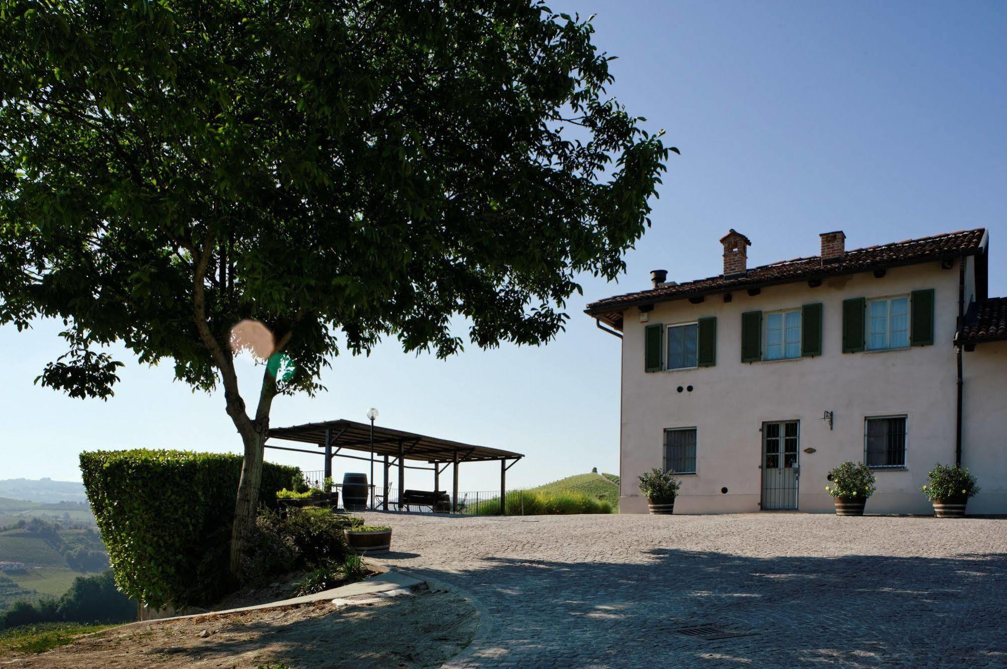 Locanda Del Pilone Алба Екстериор снимка